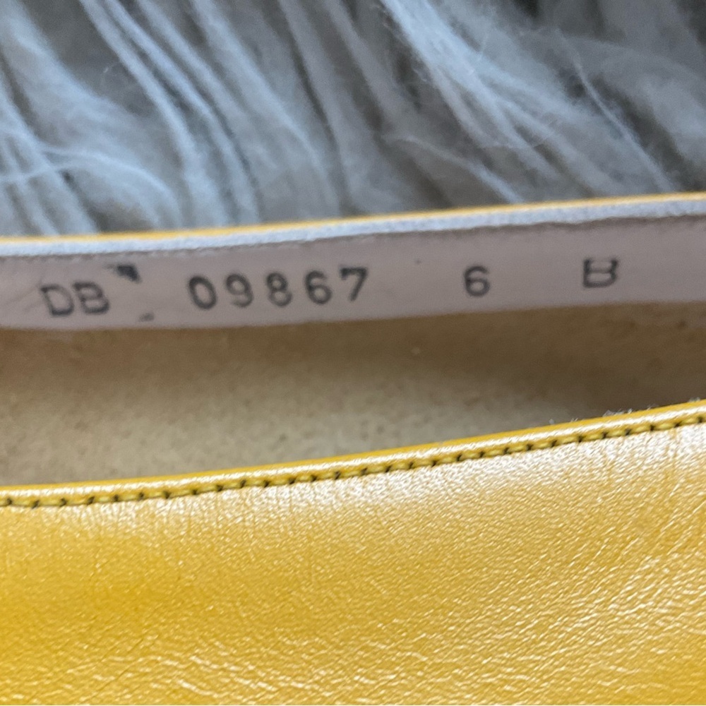 Salvatore Ferragamo Vara Yellow Leather Buckle Accent Low Heel Pumps Size 6B - Picture 7 of 12